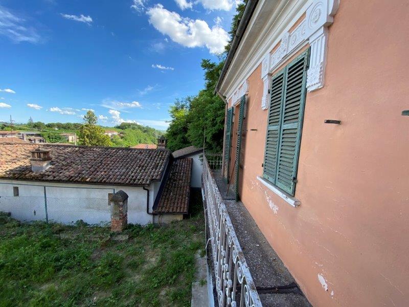 Immobile: H183